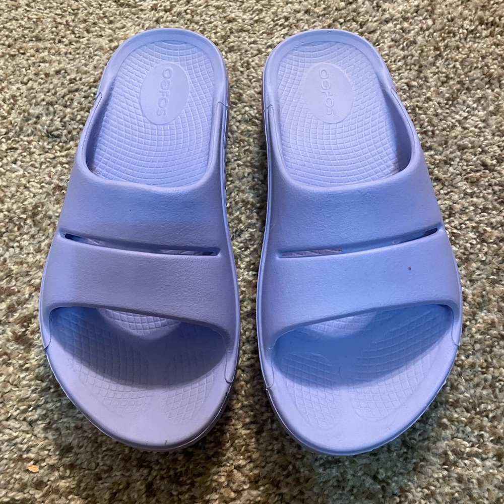 Womens Oofas purple sandals